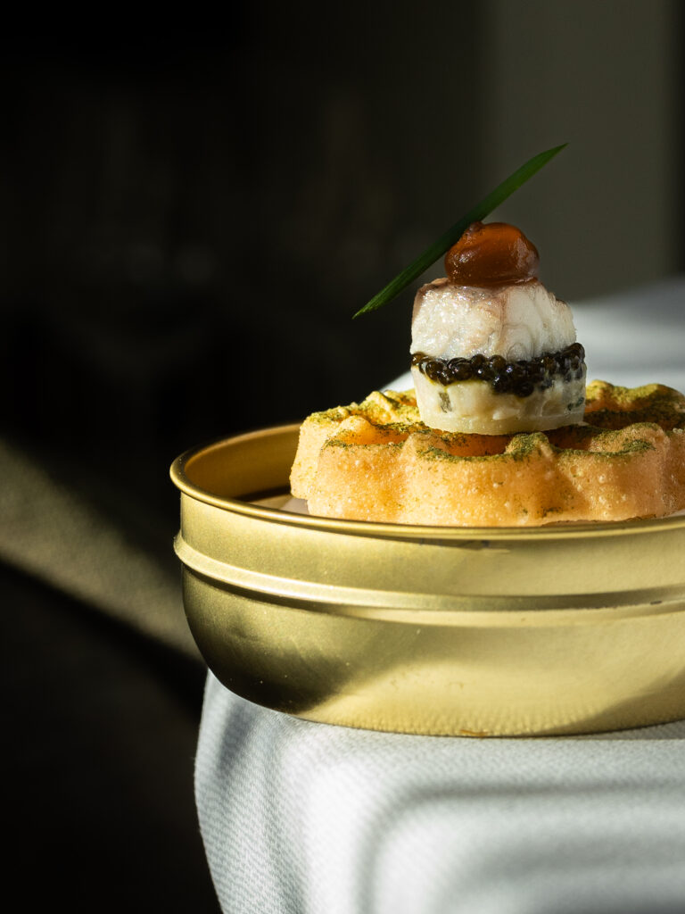 amuse van kaviaar en aardappel bij de gieser wildeman